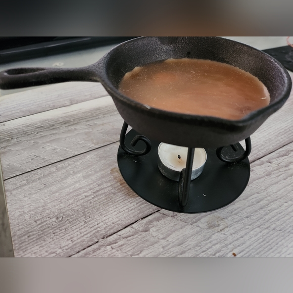 Mini cast iron skillet wax melter + melts - Picture 2 of 5
